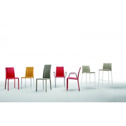 Mix & Match: как подобрать цветные стулья для столовой
